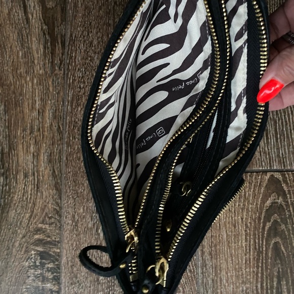 Línea Pelle black leather clutch - Picture 6 of 16